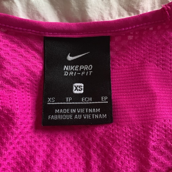 Nike Pro crop top xs NWOT - Picture 2 of 3